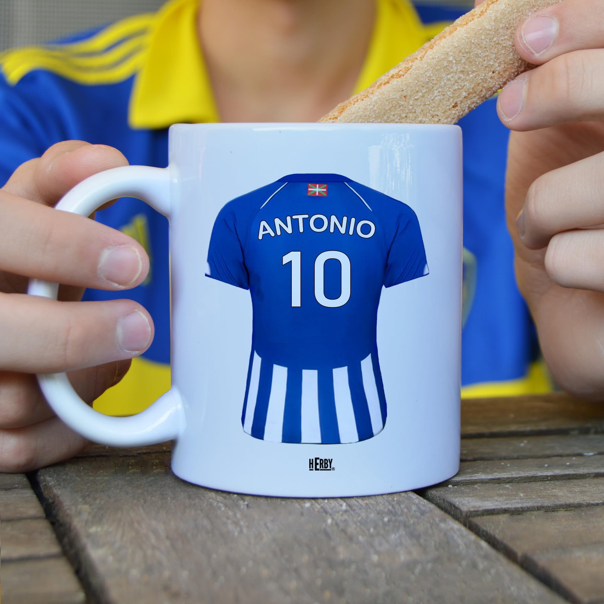 Taza del Almería personalizada con nombre y número más llavero del Almería caja de regalos del Almería taza de cerámica para te café o chocolate de 325 ml regalos para fanáticos del futbol(Almeríax2c)