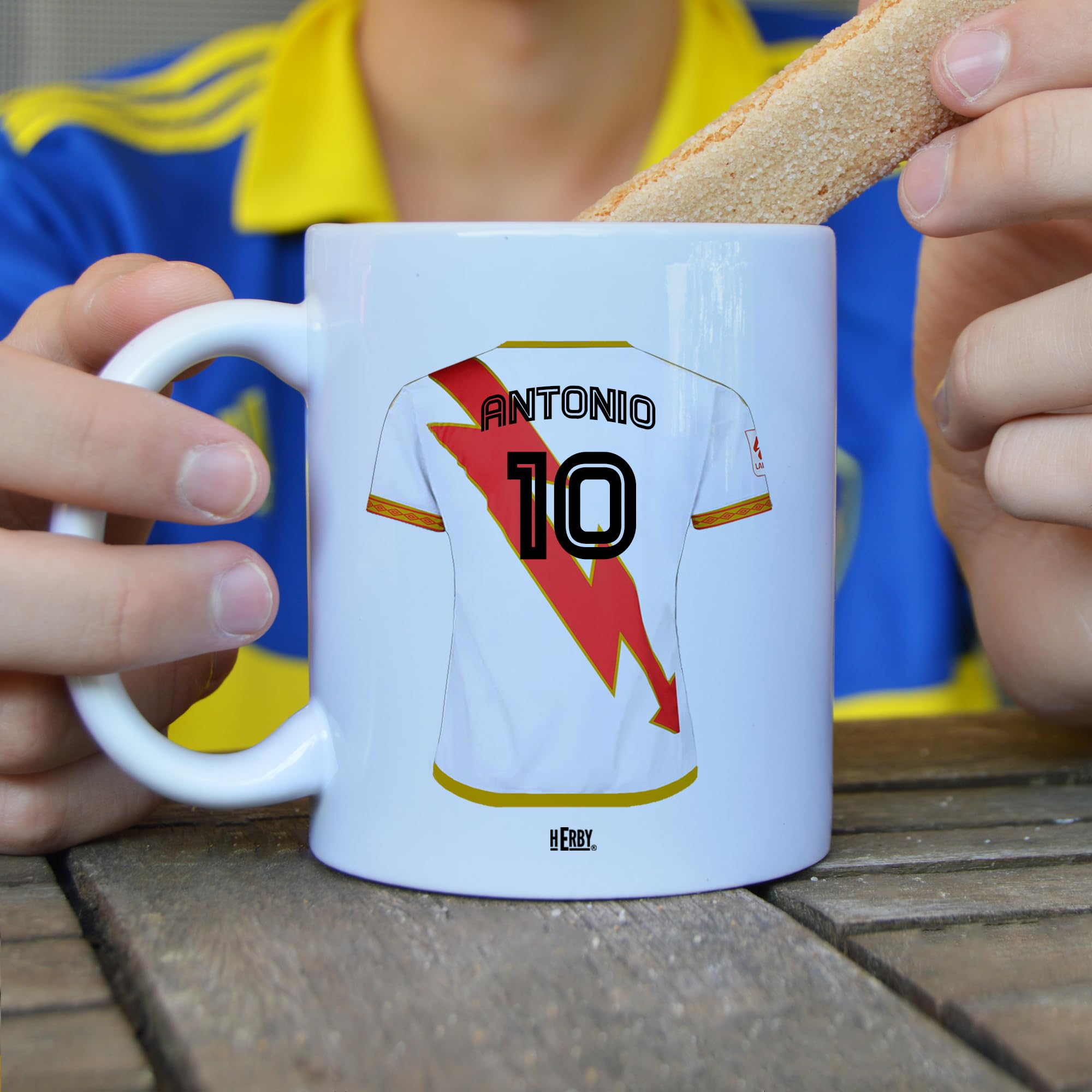Taza del Almería personalizada con nombre y número más llavero del Almería caja de regalos del Almería taza de cerámica para te café o chocolate de 325 ml regalos para fanáticos del futbol(Almeríax2c)